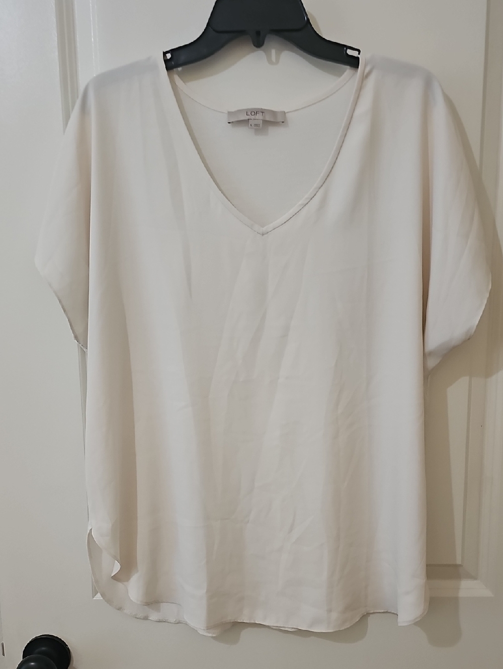 LOFT Cream V-Neck Short Sleeve Blouse